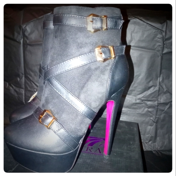 Cleopatra Heel Boot - Picture 3 of 6